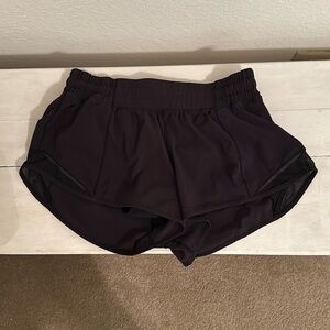 Black lululemon hotty hot 2.5 shorts. Size 6 but could fit a 4